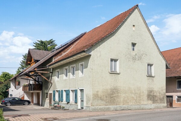 Hofeinfahrt/Vorderansicht