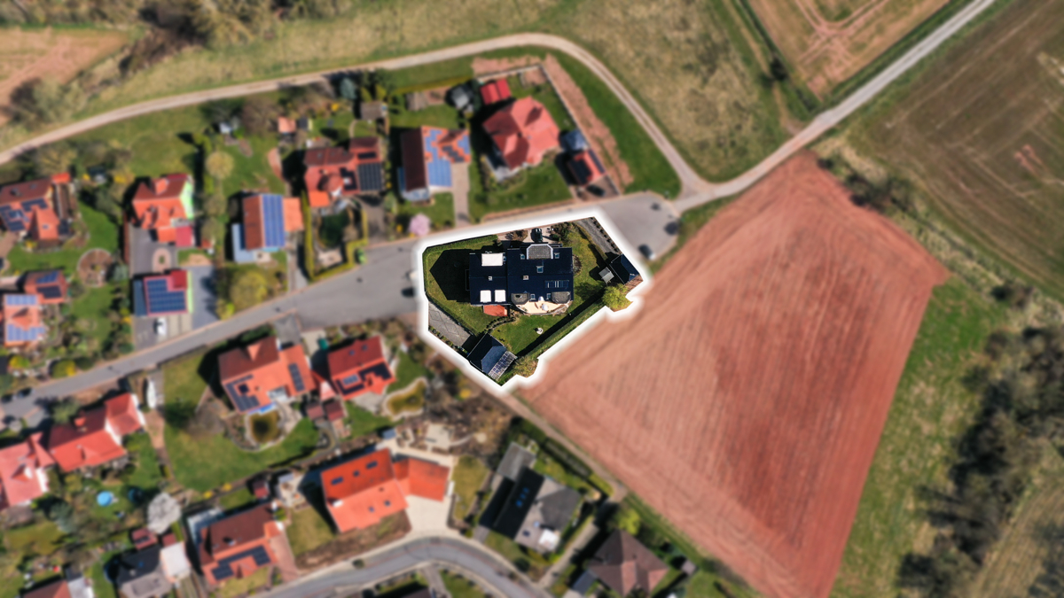 Drohne mit Markierung - Luftansicht weit