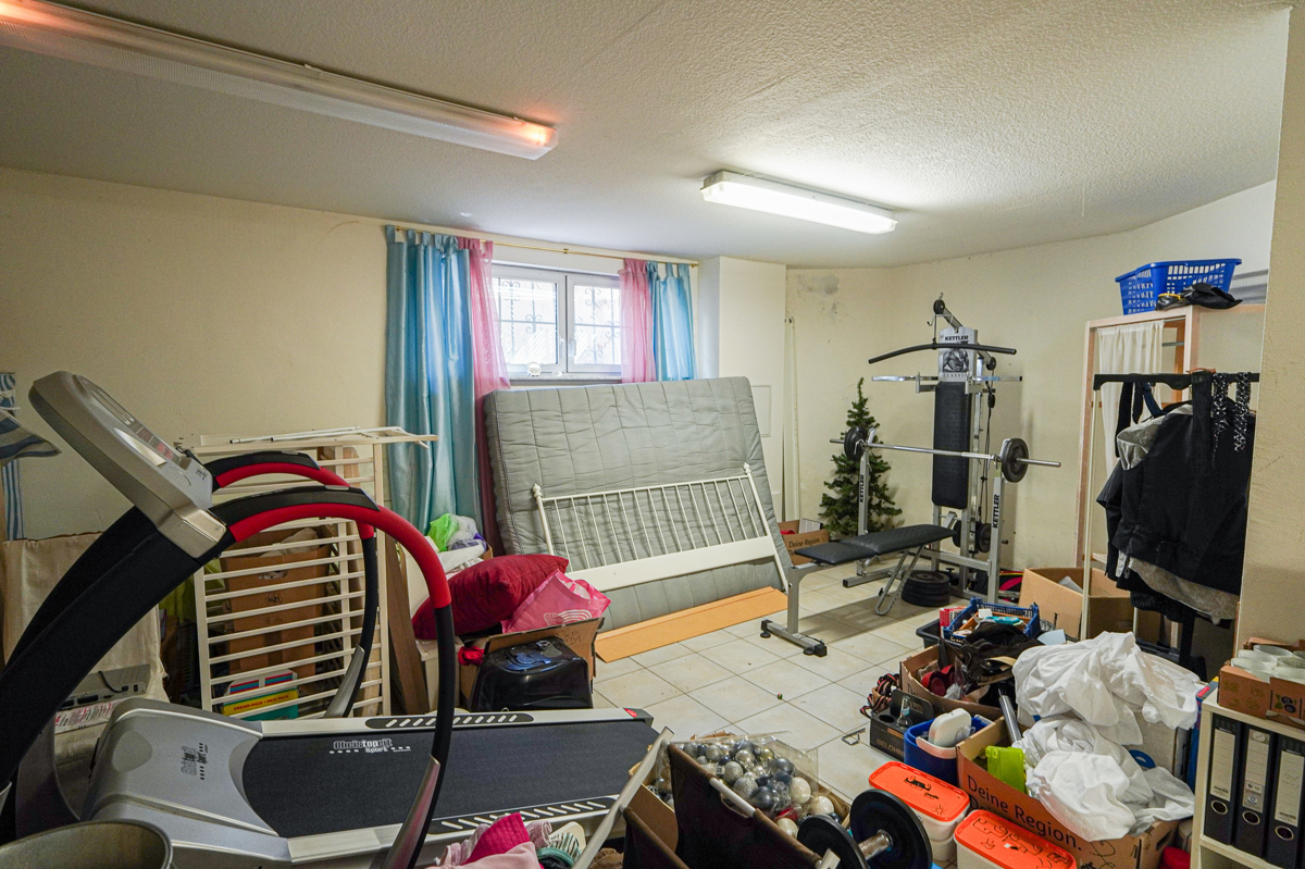 KG Hauptwohnung riesen Hobbyraum mit Fittnessraum