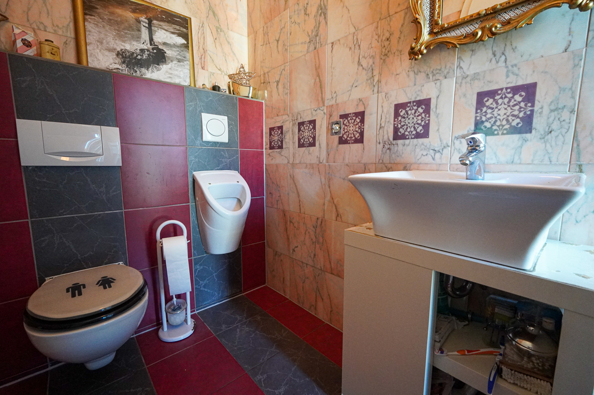 EG Hauptwohnung WC bzw. Bad