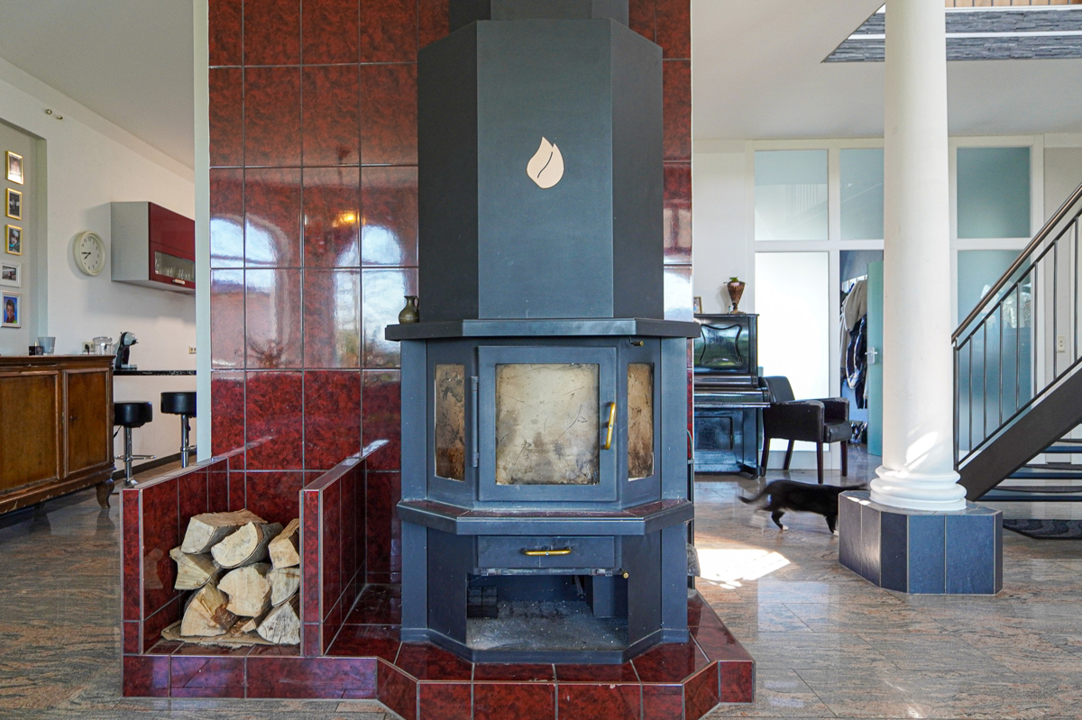 EG Hauptwohnung Wohnbereich Kamin