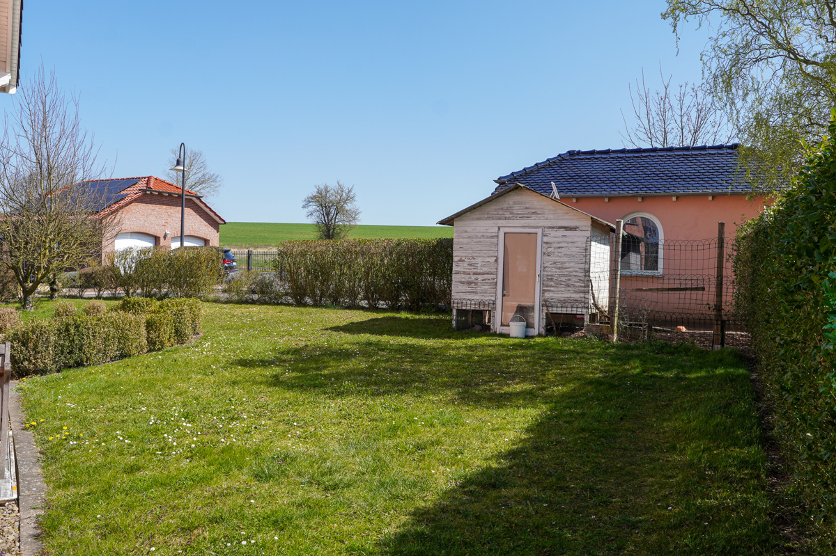 Garten mit Geräteschuppen