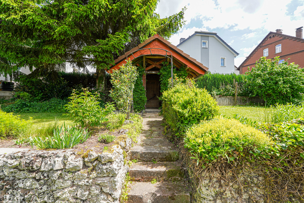 Garten mit Gartenhäuschen