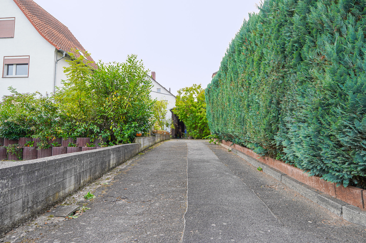 Einfahrt zum Grundstück