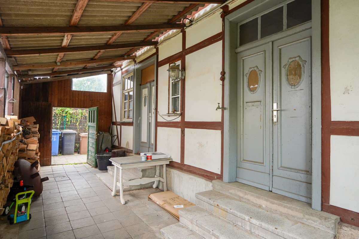 Eingang zum Ein- bis Zweifamilienhaus