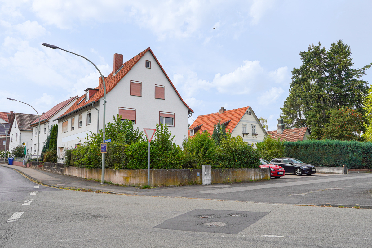 Straßenansicht Grundstück