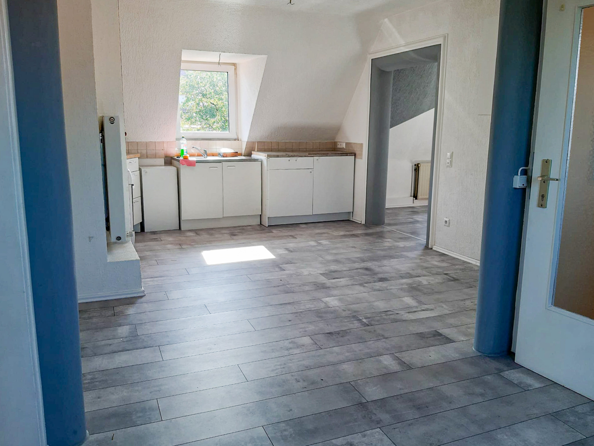 DG Wohnung Wohn- und Esszimmer mit offener Küche