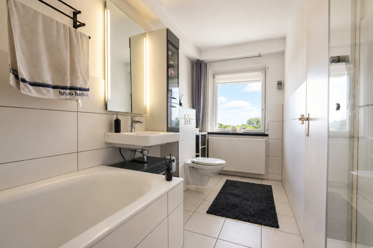 EG Badezimmer mit Fenster