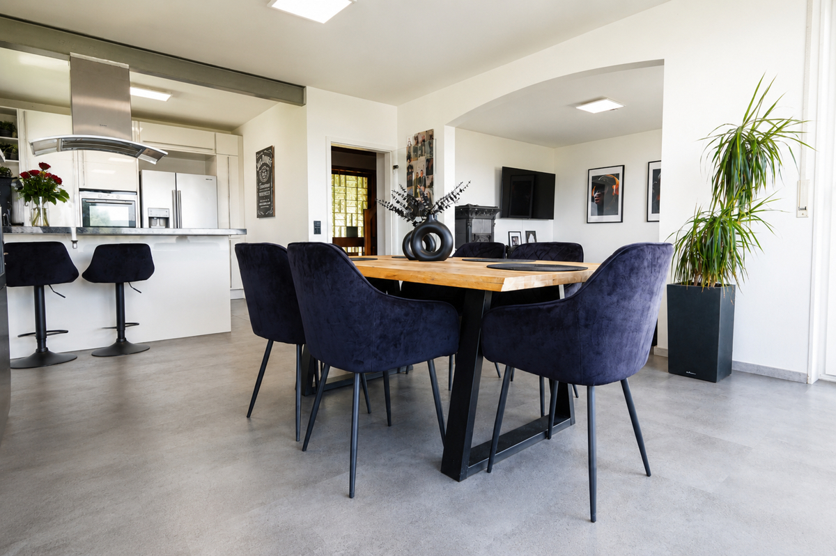 OG offenes Esstimmer mit Küche und Wohnzimmer