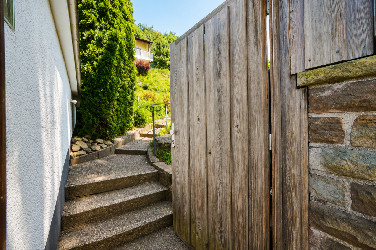 Zweiter Weg zum Wohnhaus