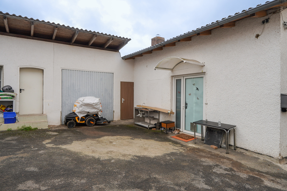 Hof mit Eingang zur möglichen Wohnung