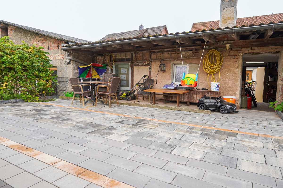 Große Gartenterrasse