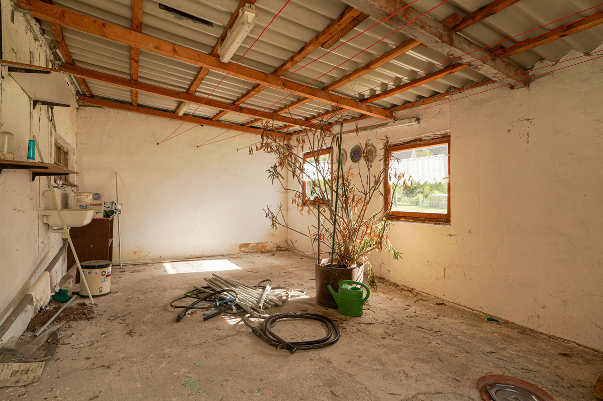 Großer Schuppen im Nebengebäude