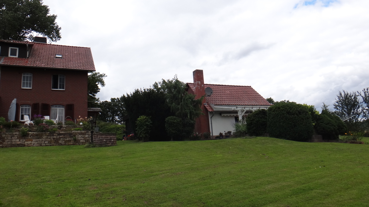 A Südseite DHH und Gartenhaus