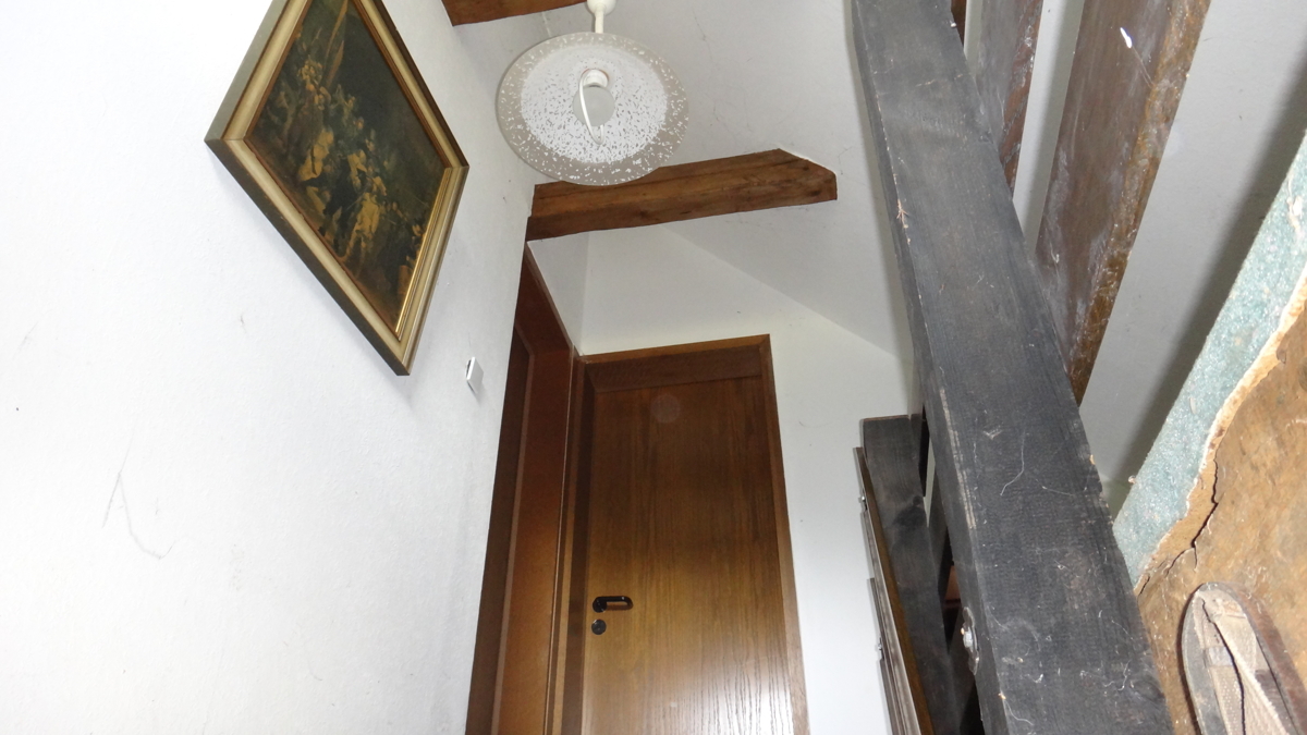 1 DG Gästehaus oben Flur.jpg 