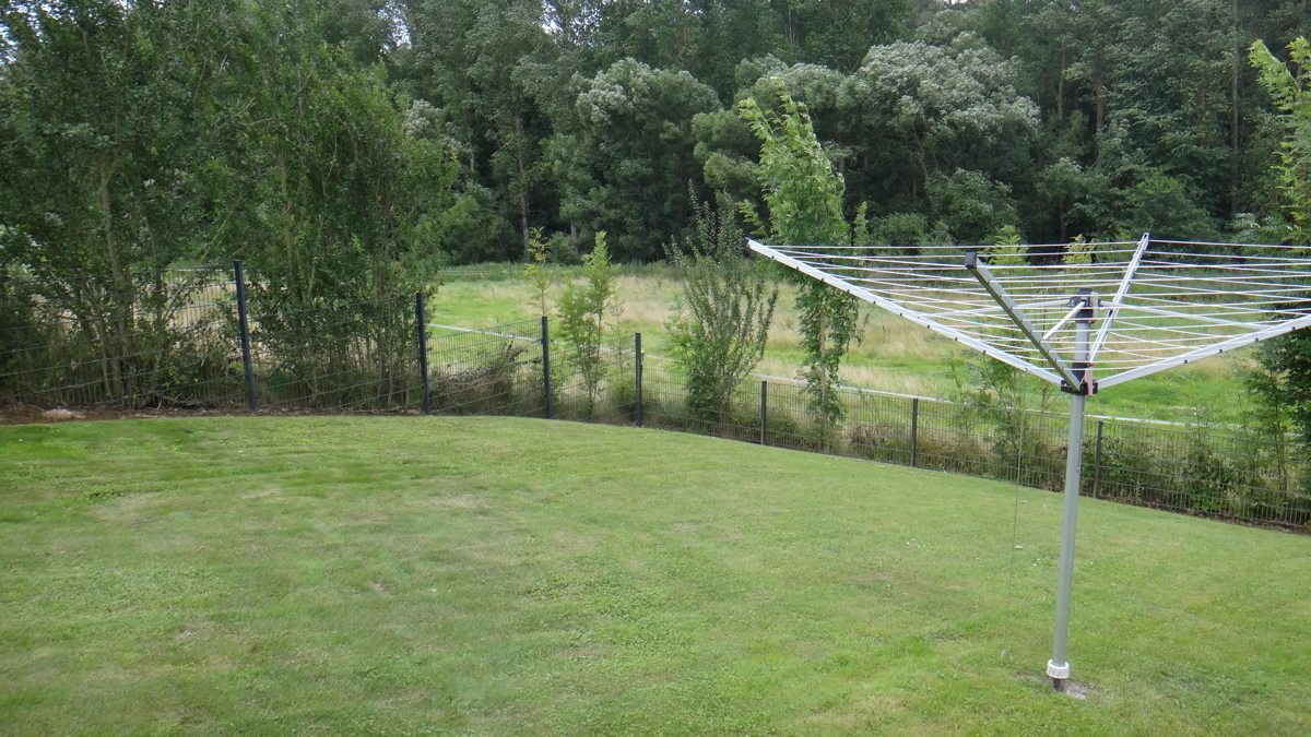 A Ostseite des Gästehauses Rasen