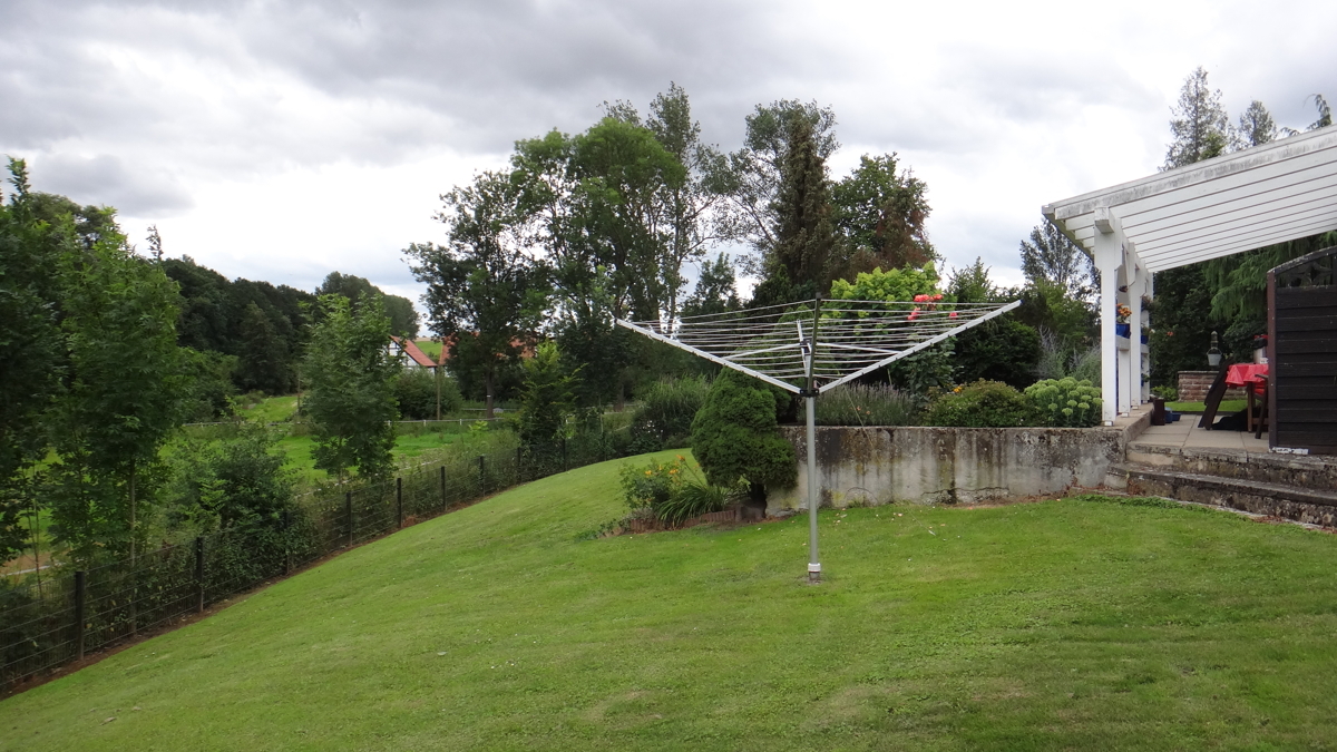 A Wäschespinne im Garten des Gästehauses