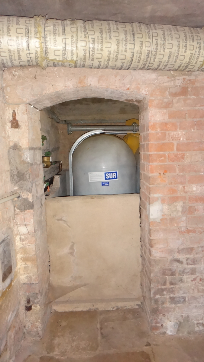 KG Heizung Blick zu den Tanks