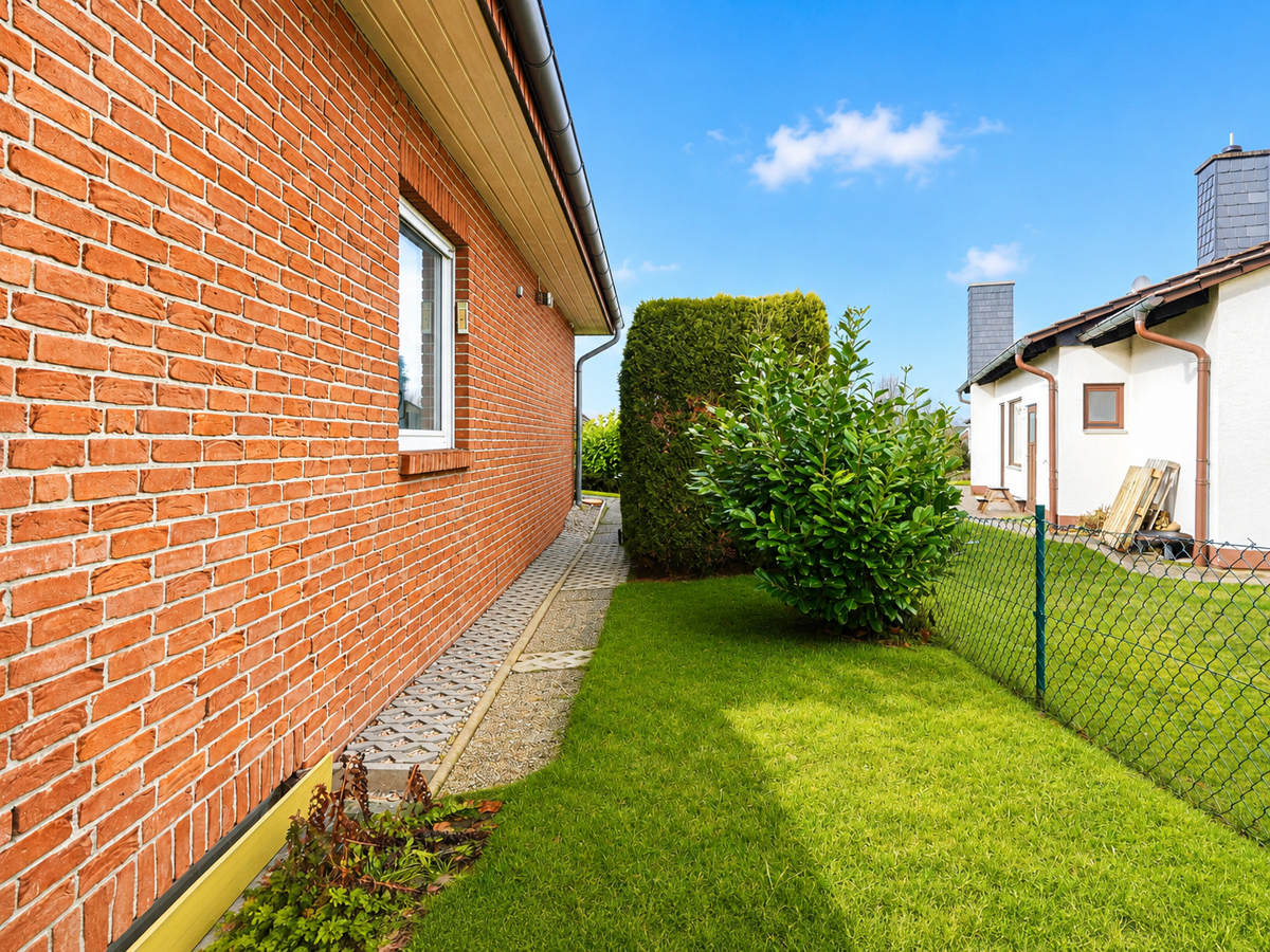 Seitlicher kleiner Garten