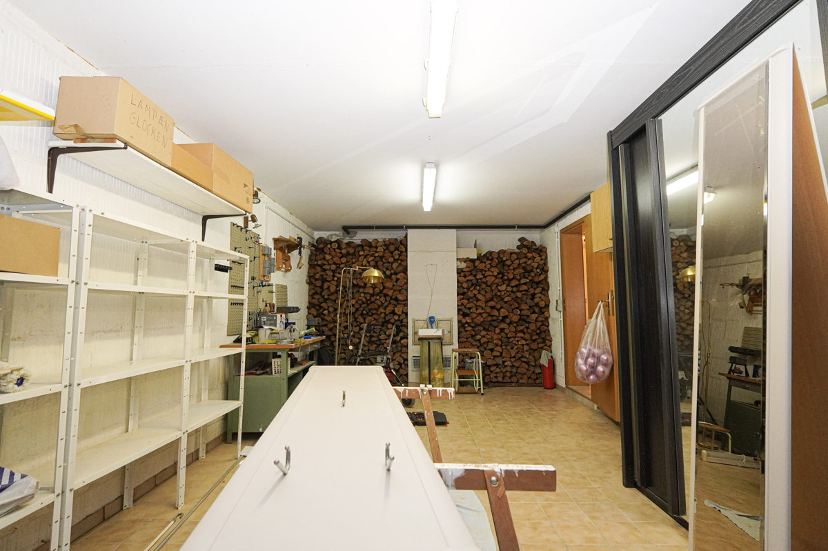 KG Kellerraum mit Holzlager