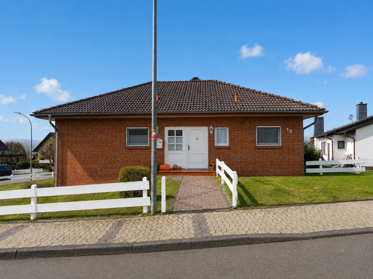 Wohnhaus Straßenansicht vorne