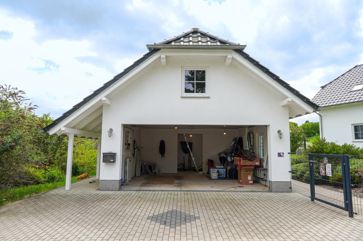 Außenanlage Einfart mit Garage (2)
