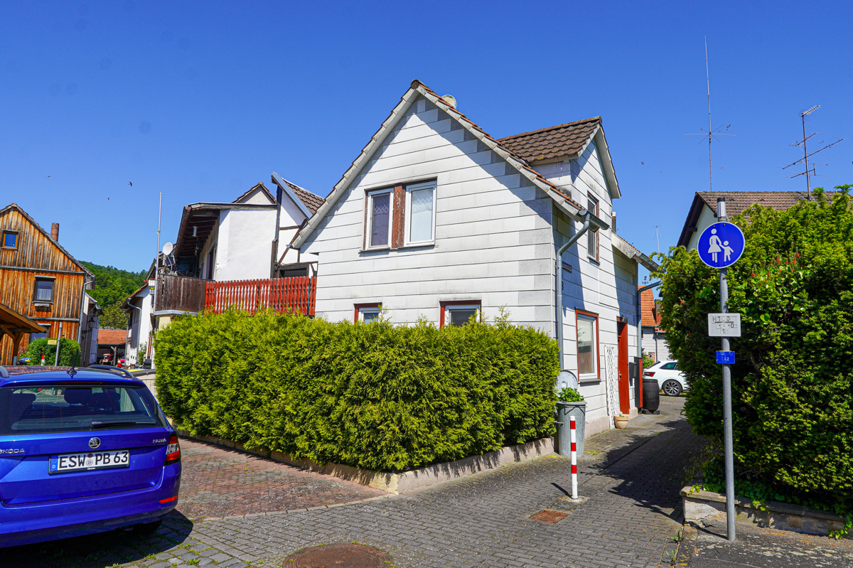 Wohnhaus Straßenansicht rechts