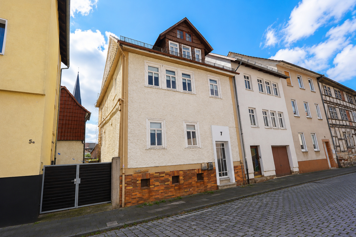 Haus Straßenansicht links