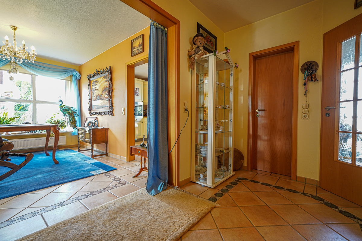 EG Flur mit offenem Esszimmer