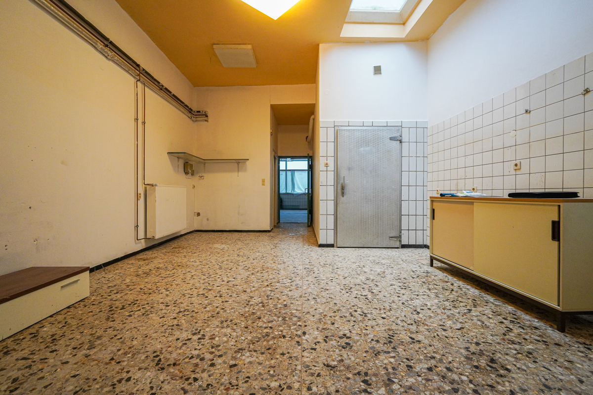 Küche für die Gewerbefläche (2)