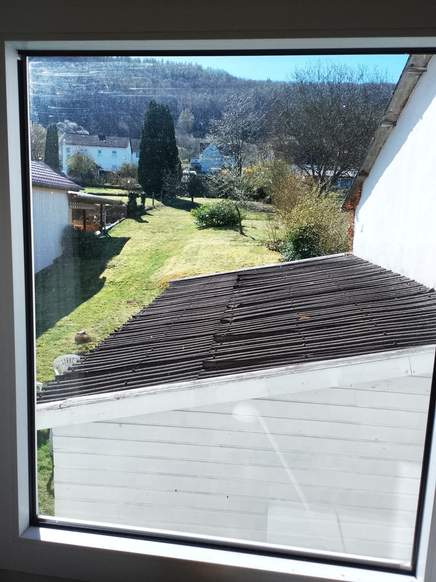 OG 2.kleines Schlafzimmer mit Blick in den Garten