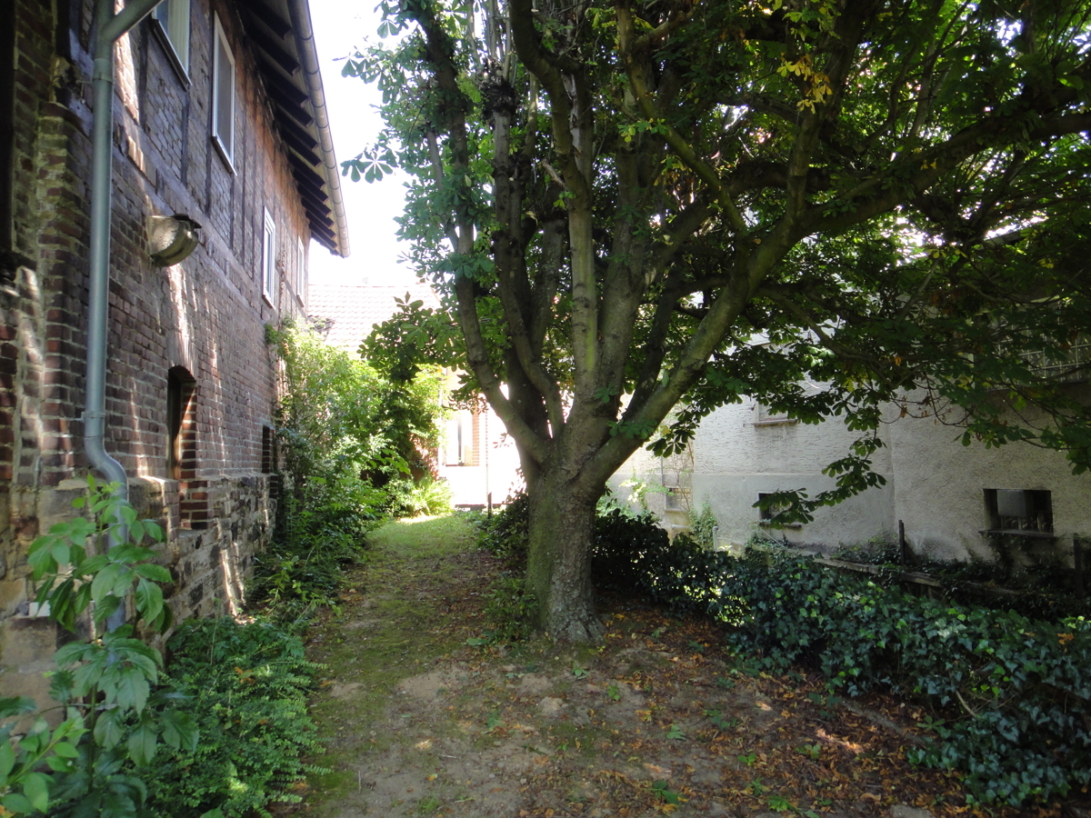 A Gartenbereich am Bachlauf