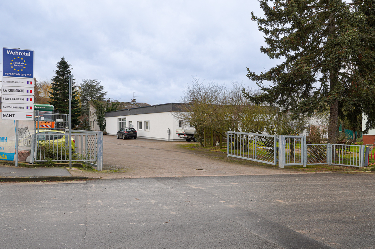 Einfahrt zum Grundstück