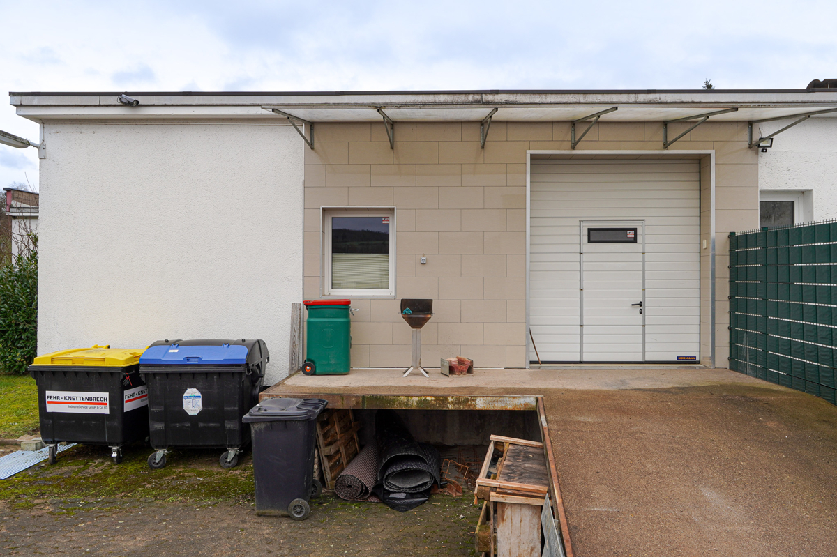 Hintereinfahrt Lager bzw. Werkstatt
