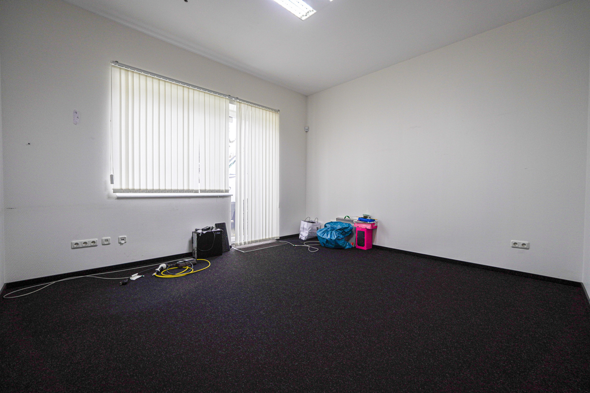 Büro 4 mit Zugang nach Außen