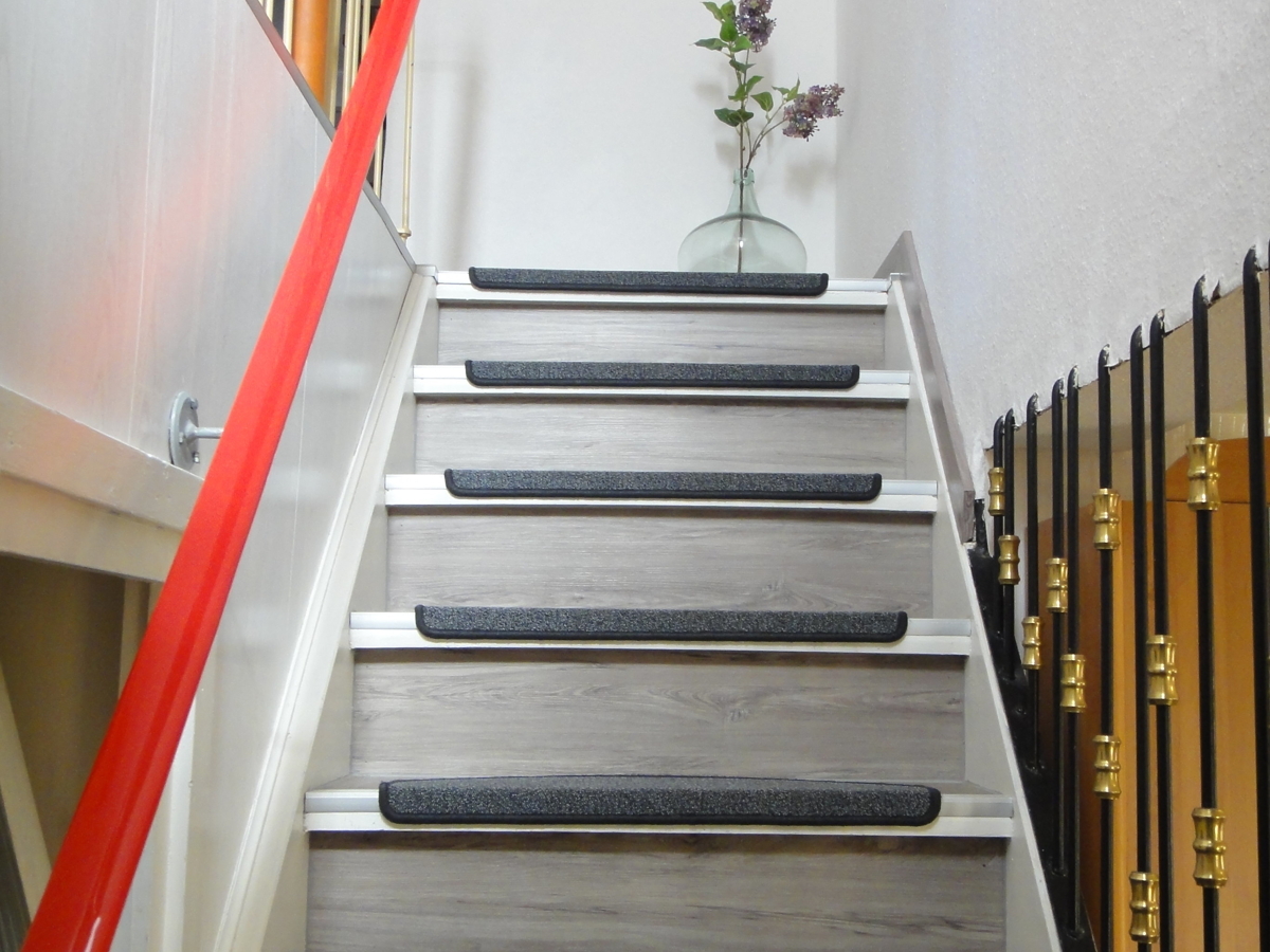 EG Flur Treppe zum OG