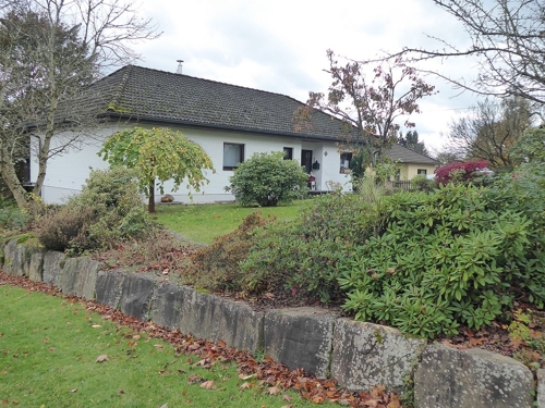 herbstlicher Vorgarten