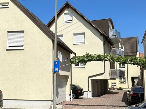 Wohngebäuden-Straßenansicht