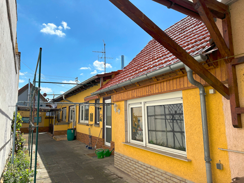 Anbau und Hofansicht