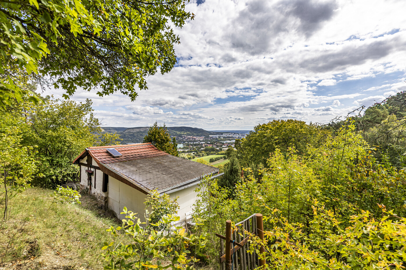 hinter Haus