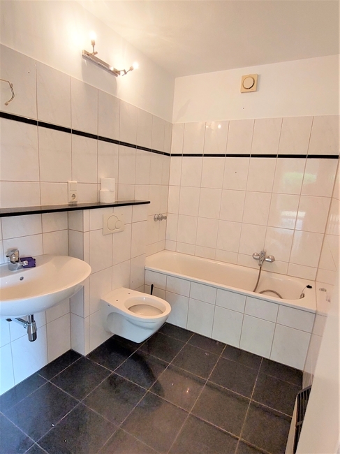 Bad mit Wanne