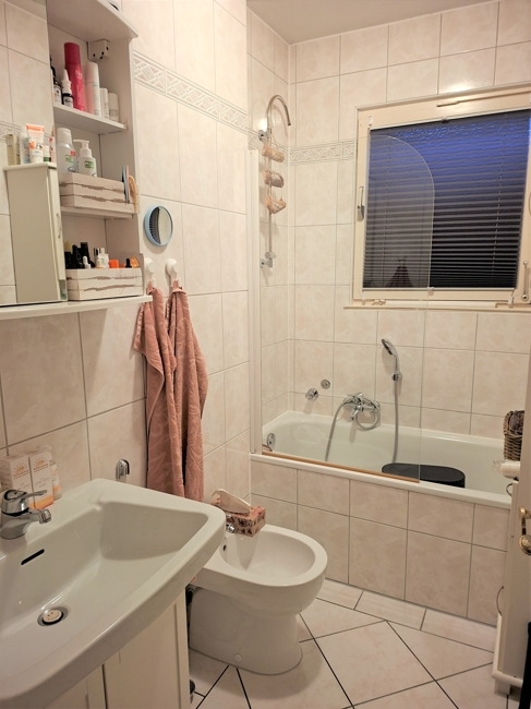 Bad mit Wanne
