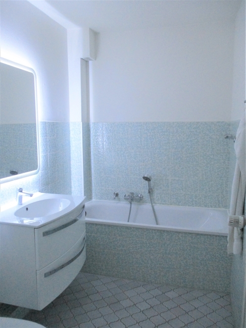 Bad mit Wanne