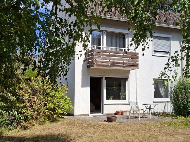 Hausansicht mit Terrasse
