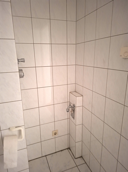 Gäste WC mit Waschmaschinen Stellplatz