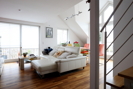 Wohnraum mit Treppe