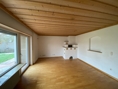 Wohnzimmer mit gemütlichem Kachelofen