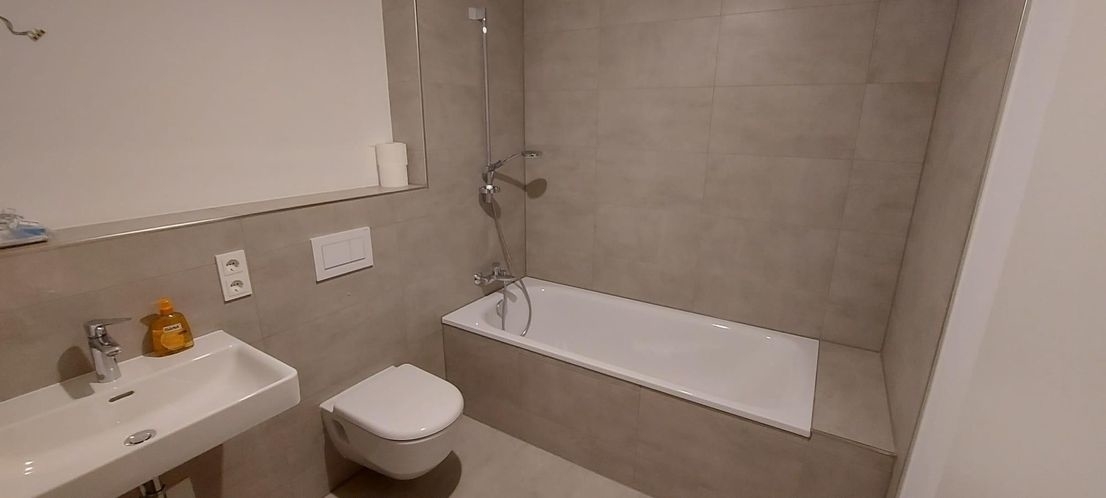 Bad mit Wanne