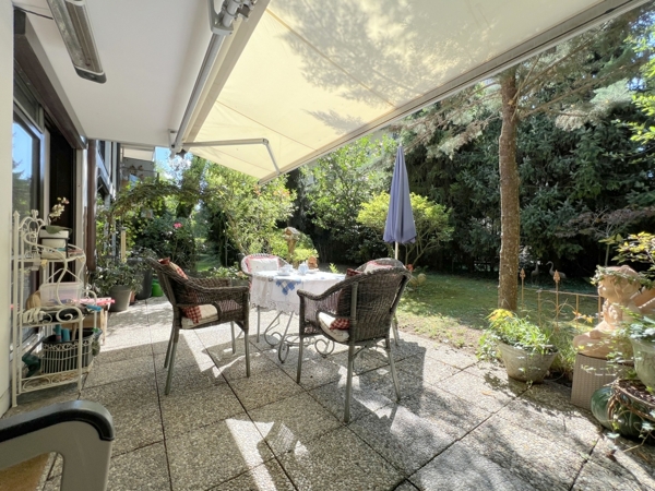 Terrasse mit Markise