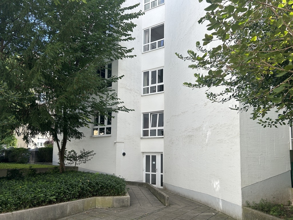 Weg ums Haus